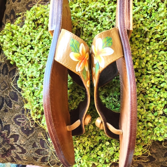 MYSTIQUE Handpainted Festive Flowers Anthro Toe Ring Slip On Leather Sandals 6 - Picture 6 of 12